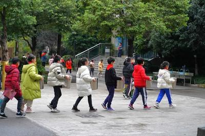 重慶金山學(xué)校:新學(xué)期 新征程 金山孩童向"善"奔跑