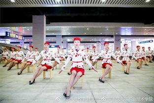 重慶高校空姐禮儀快閃秀驚艷亮相，整齊劃一風(fēng)姿引眾人圍觀